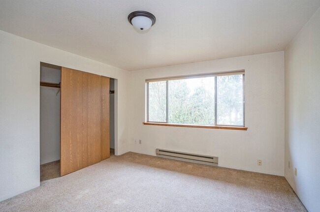 Building Photo - Spacious 3 Bedroom Home in Bremerton!