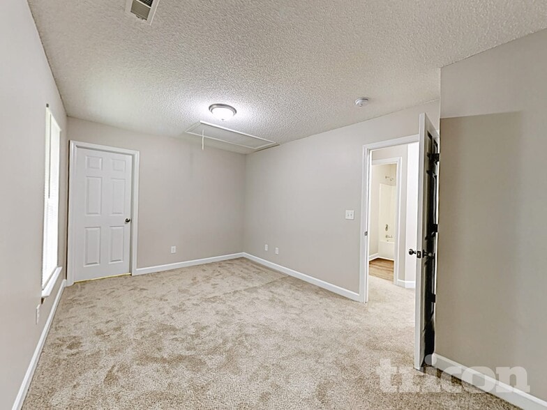 Building Photo - 2527 Captains Watch Rd NE