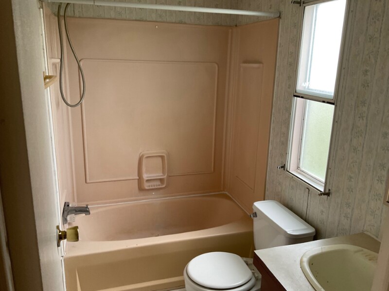 Building Photo - 205 Lorena Meadows Dr