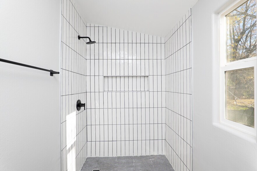 Building Photo - 21643 Waite St