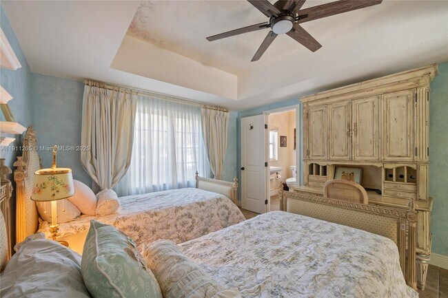 Building Photo - 3308 NE 16th Pl