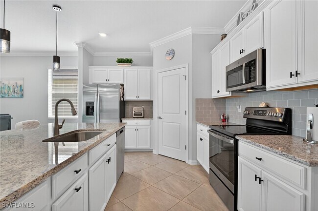 Building Photo - 2130 Hamlin St