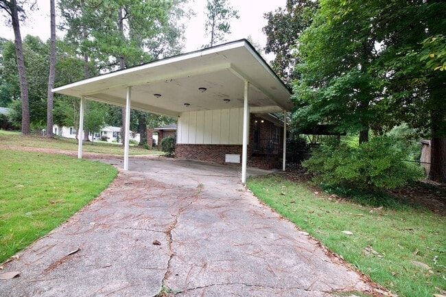 Building Photo - 1030 Cumberland Dr