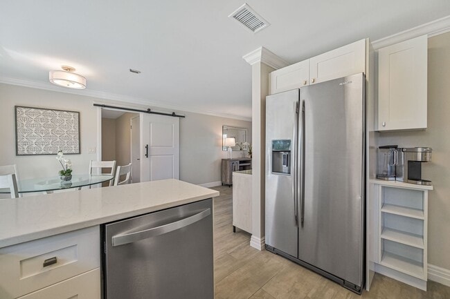 Building Photo - ** Charming Villa in Bonita Springs ~ Completely Renovated ~ Furnished ~ 1 Car Garage **