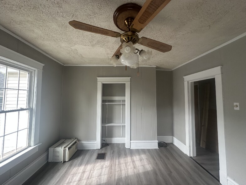 Building Photo - 102 W Chartes St