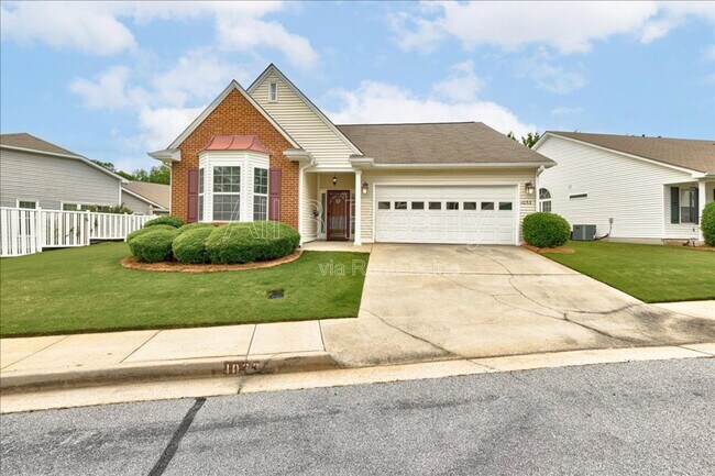 Building Photo - 1033 Pinehurst Dr