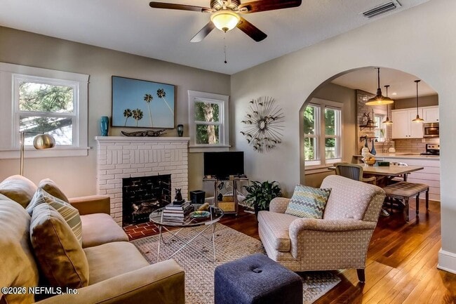 Building Photo - 1117 Cedar St