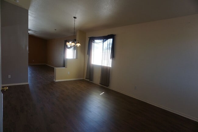 Building Photo - Great 4Bdm 2Ba single story home near U of A!