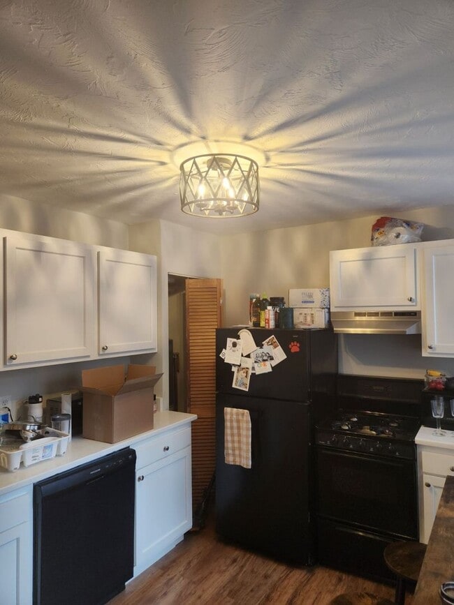 Building Photo - HOT NORTH END LISTING!!!