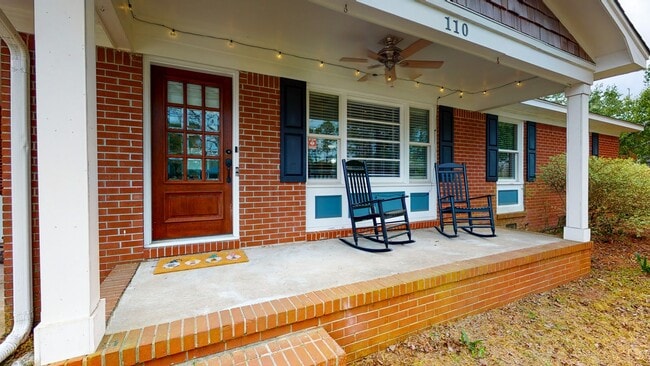 Building Photo - 110 Pinecliff Dr