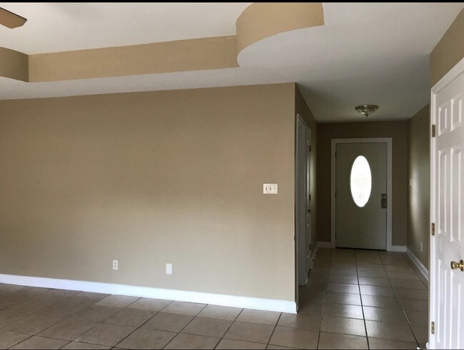 Building Photo - 6155 E Lamar St