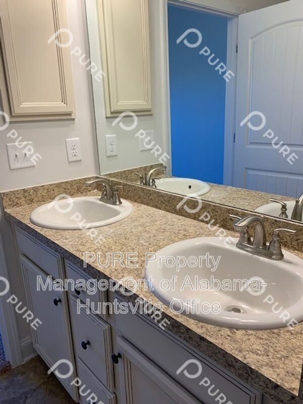 Building Photo - 283 Abercorn Dr