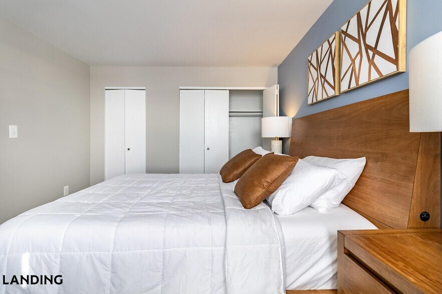 Building Photo - 265 College St