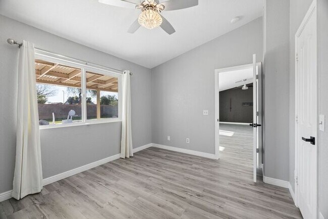 Building Photo - 1057 S Jamaica Way