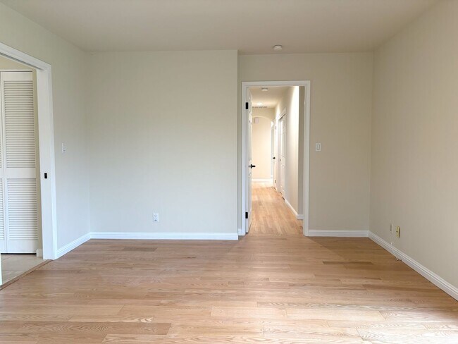 Building Photo - Beautifully Updated 4-Bedroom Home in Prime Mountain View Location!