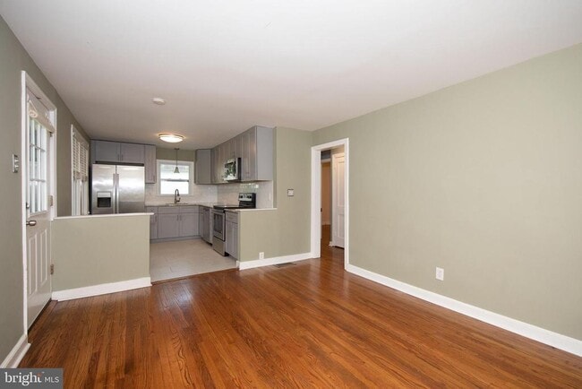 Building Photo - 732 N Tyson Ave