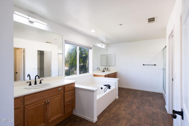 Building Photo - 778 Entrada Dr