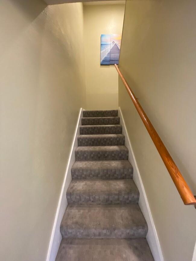 Building Photo - Two Bedroom Huntington Beach Townhouse w/ ...