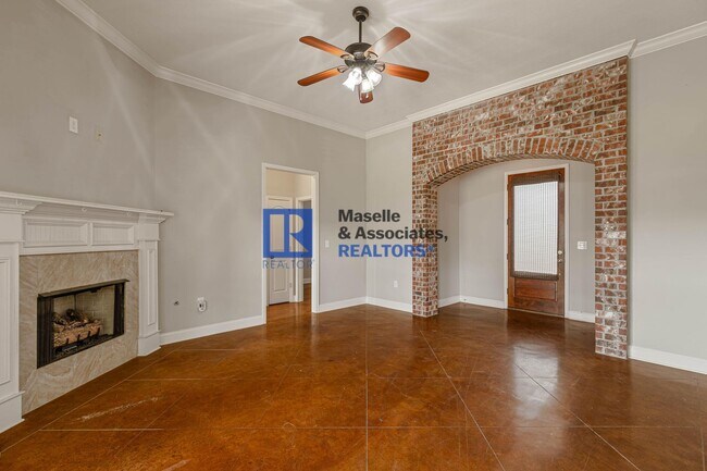 Building Photo - 3 Bed/2 Bath Home in Providence