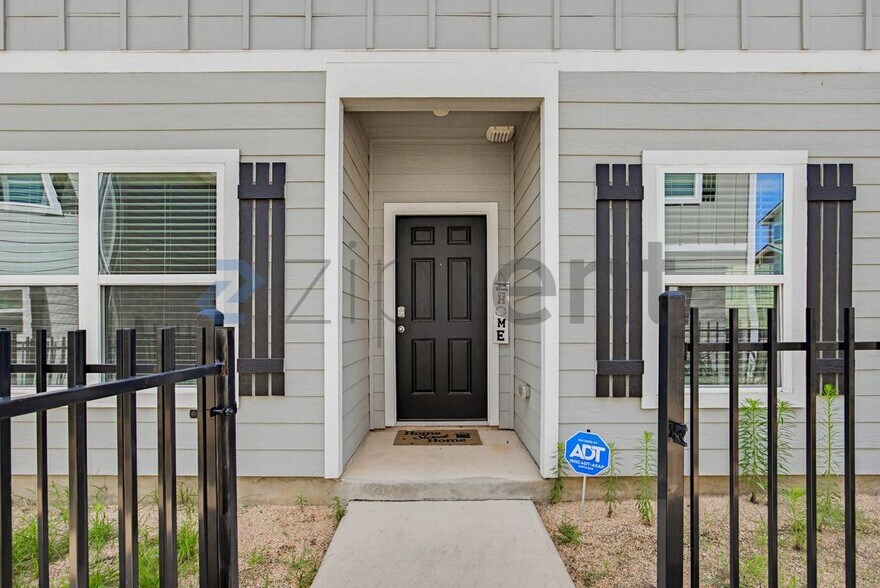 Building Photo - Unit