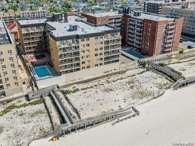 Building Photo - 650 Shore Rd