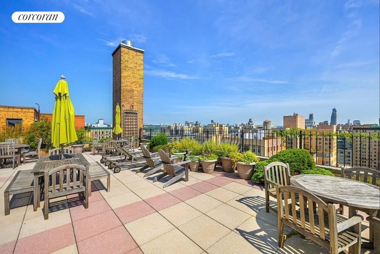 Building Photo - 245 W 107th St