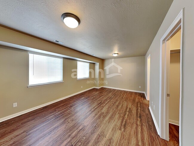 Building Photo - 4482 Heritage Dr