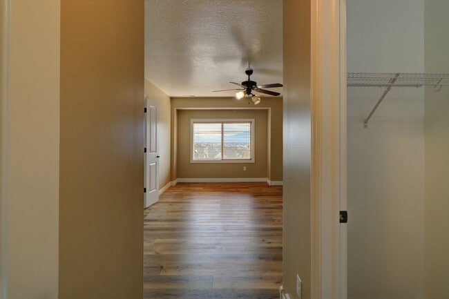 Building Photo - Traverse Mountain Pet Friendly Home.