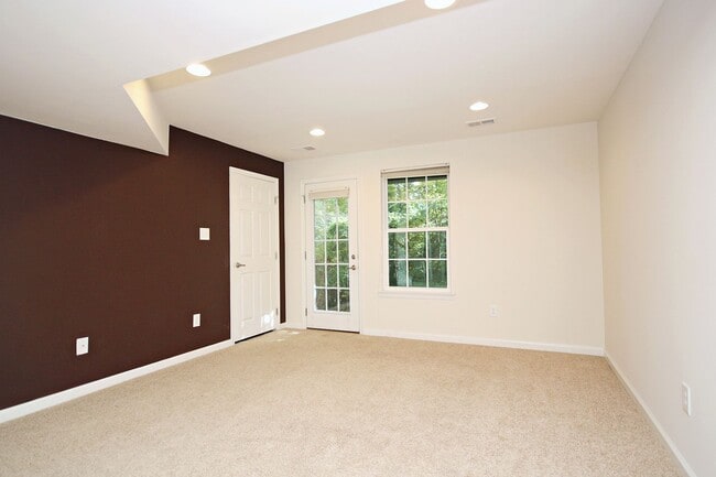 Building Photo - Pet-Friendly Townhome Near UVA Medical Center