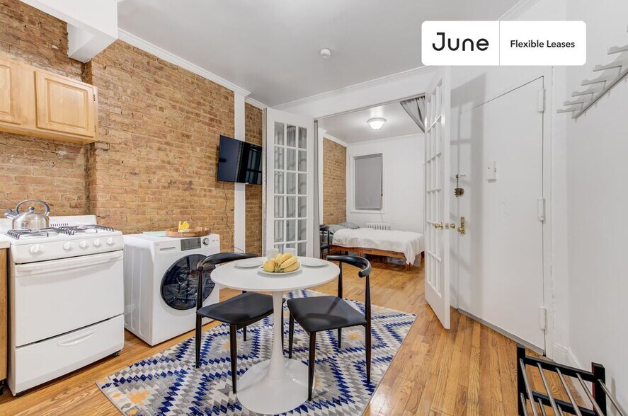 Building Photo - Contemporary ROOM at The Lexington House