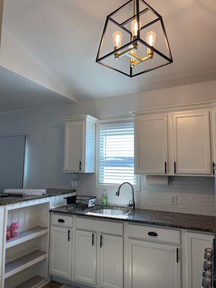 Building Photo - 16 Barberie Ave