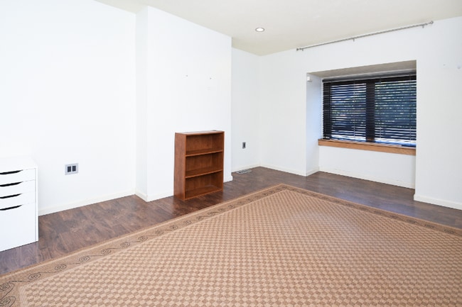 Building Photo - 92 S 24th St