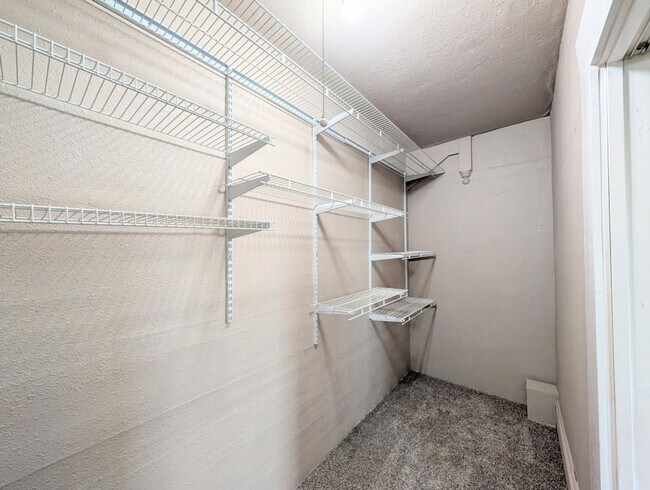 Building Photo - 1Bd/1Ba Everett Condo