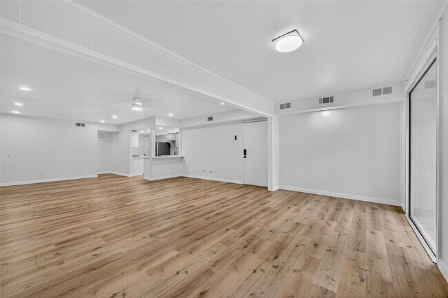 Building Photo - 12633 Memorial Dr