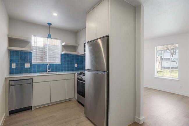 Building Photo - 902 Jessie St