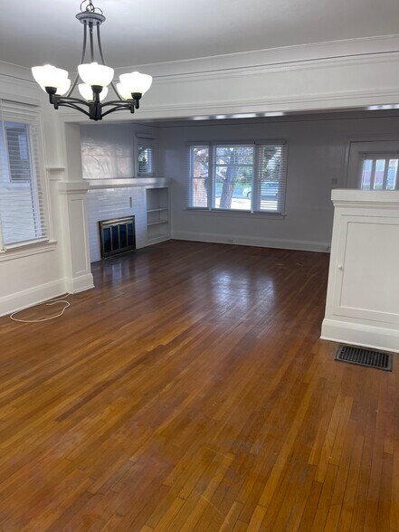 Building Photo - 508 S Catalina Ave