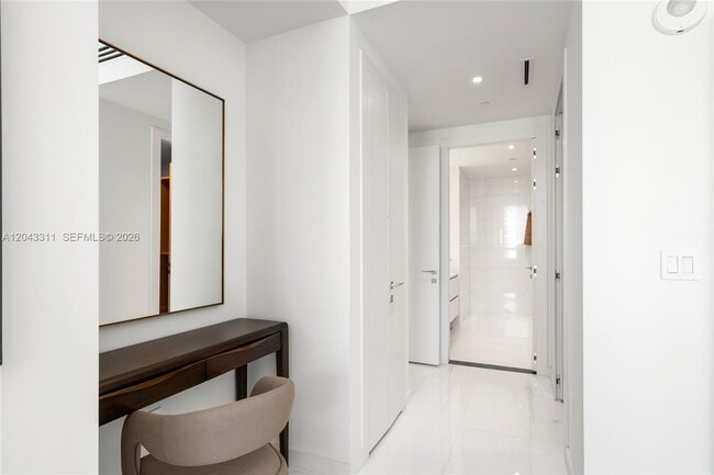 Building Photo - 300 Biscayne Blvd Way