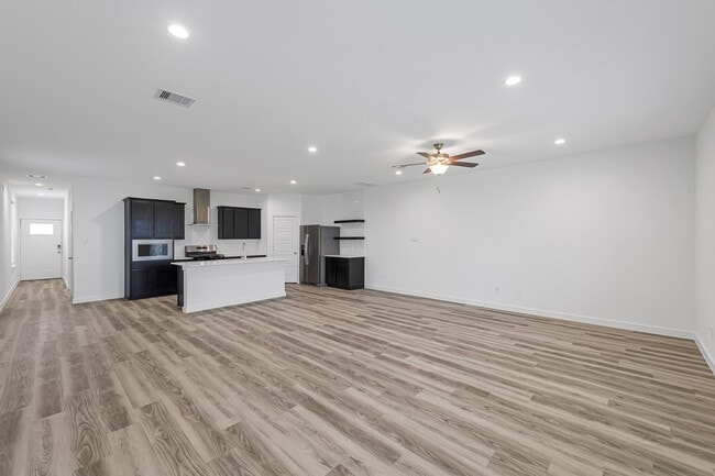 Building Photo - 3002 Crown Gate Dr