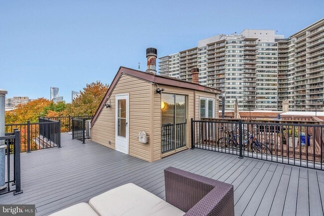 Building Photo - 2322 Wallace St