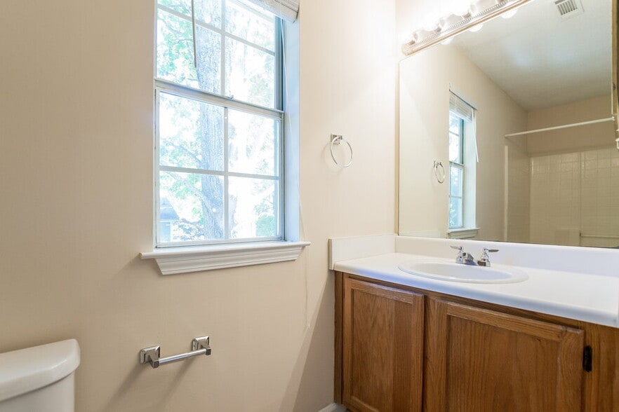 Building Photo - 134 Summer Crest Pl SW