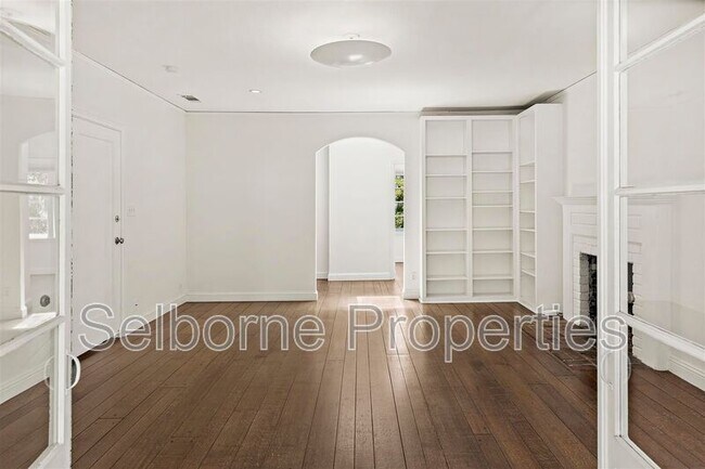 Building Photo - 25 Selborne Dr