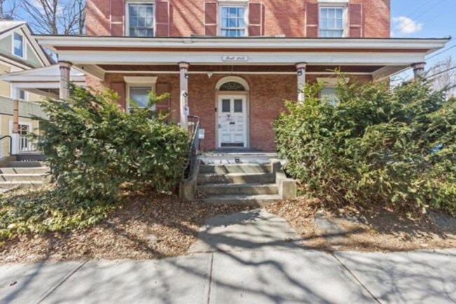 Primary Photo - 233 Pearl St