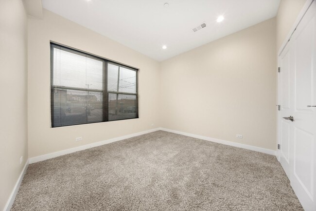 Building Photo - 3727 Sunnyside Ave