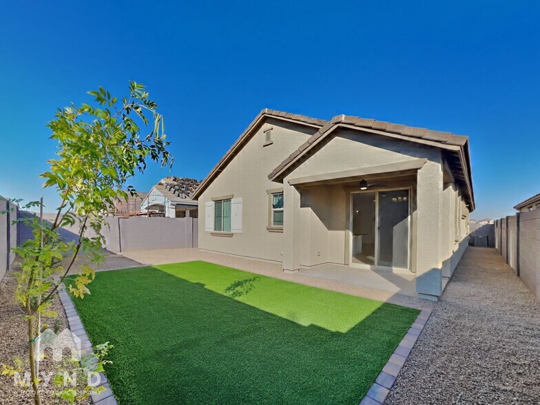 Building Photo - 9959 W Whitton Ave