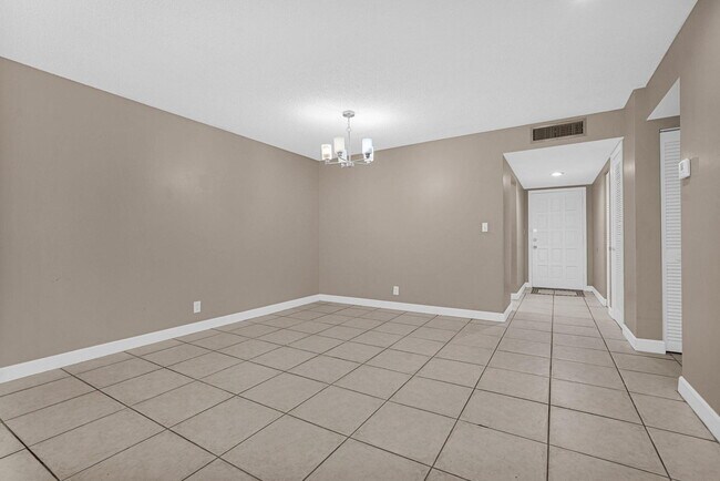 Building Photo - 3360 Spanish Moss Terrace