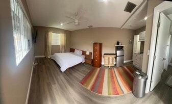 Building Photo - 880 NW 72nd Ter