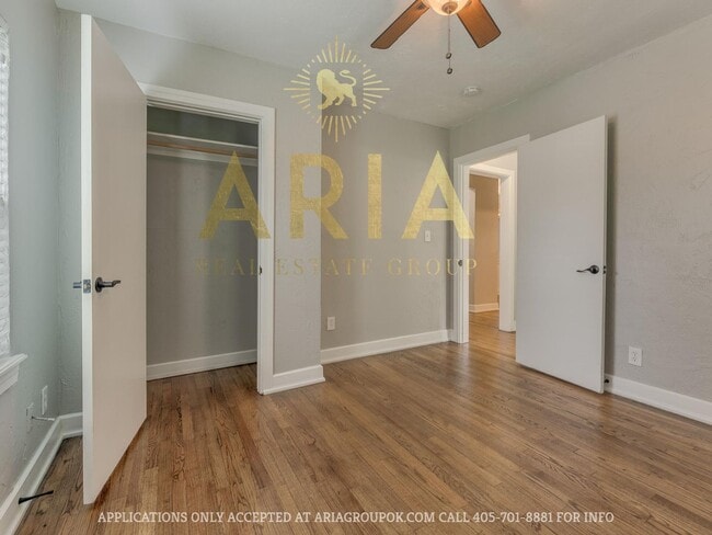 Building Photo - Updated & Adorable 2 Bed/1 Bath Space in t...