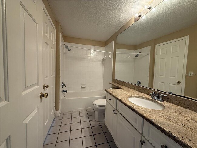 Building Photo - 14304 Fredricksburg Dr