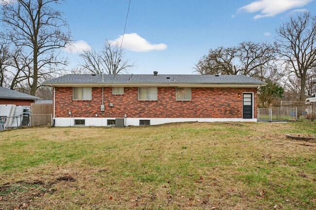 Building Photo - 1545 Reale Ave