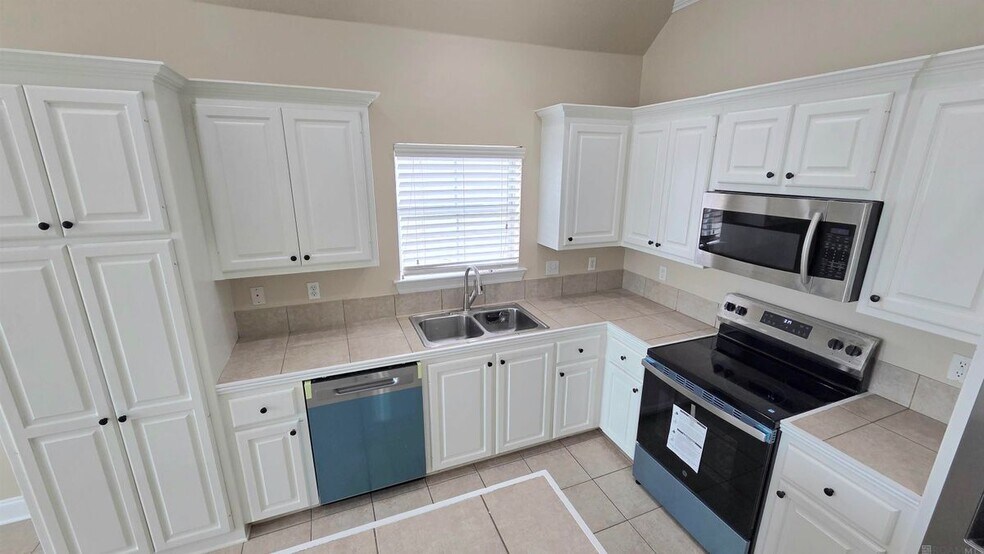 Building Photo - 2934 Nicholson Lake Dr